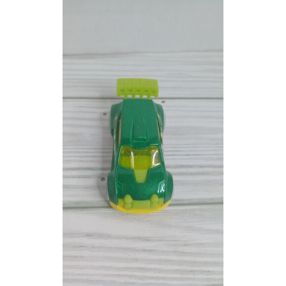 Hot Wheels 2017 HW Glow Wheels FAST 4WD on INTERNATIONAL SHORT CARD - Picture 6 of 7